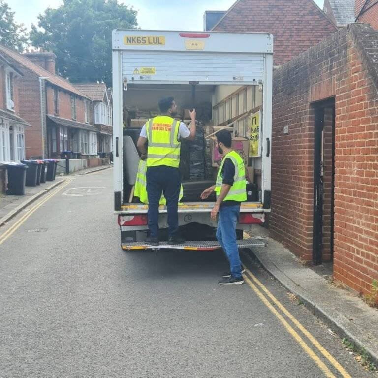 📦 Moving Made Simple: Expert Tips & Tricks from Victoria Movers