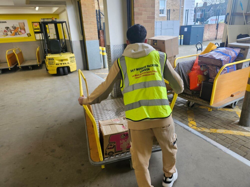 Removals packing and storage London services